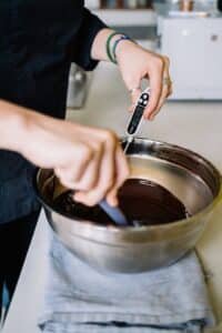 Préparation recette chocolat Dubaï